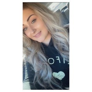 Meet your Posher, Alexis